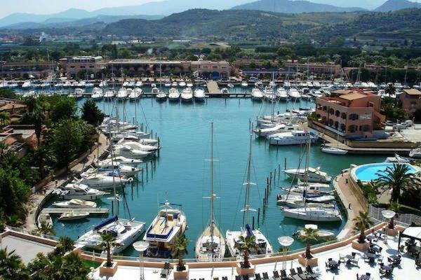 Portorosa Sfondo Bianco Villa Furnari Exterior foto